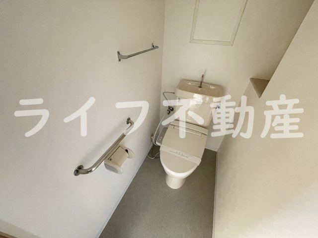 アンドユーイワキ・東大阪のトイレ|落ち着いた色調のトイレです