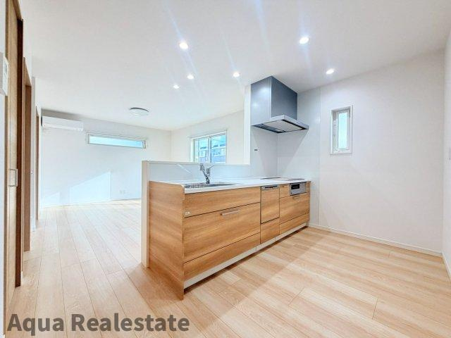 高松市成合町の新築一戸建の居間・リビング|こちらのリビングで趣味の時間をお楽しみください