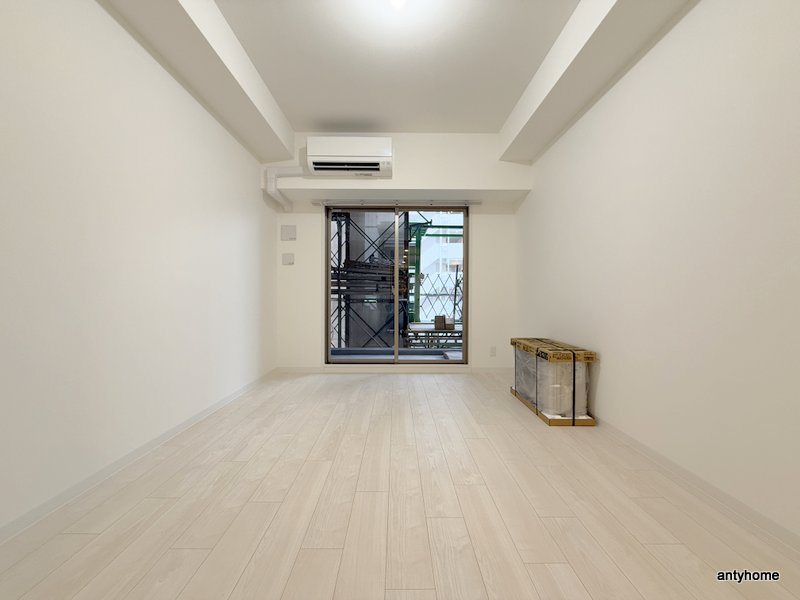 ソルテラスOSAKA MID EASTクレアスト　仲介手数料無料の居間・リビング