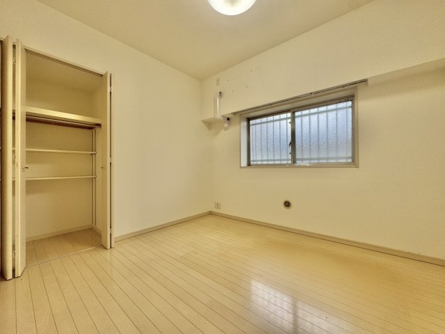 アイディーコート古河の洋室