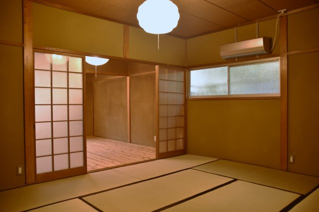 文化薫る岡崎の風と、半露天風呂に癒される京町家の和室|ごろごろできそうな和室