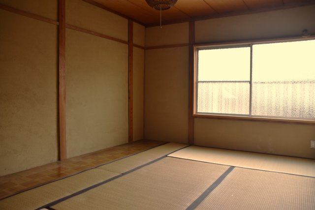 文化薫る岡崎の風と、半露天風呂に癒される京町家の和室|2階南西側の和室