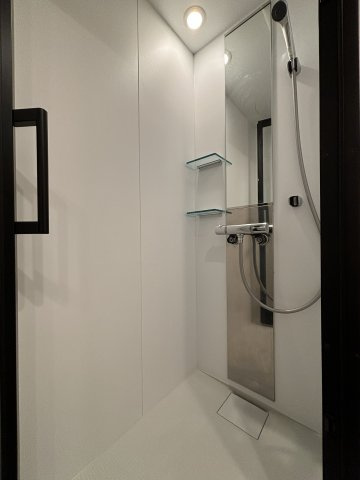 文化薫る岡崎の風と、半露天風呂に癒される京町家のシャワールーム|2階シャワールーム