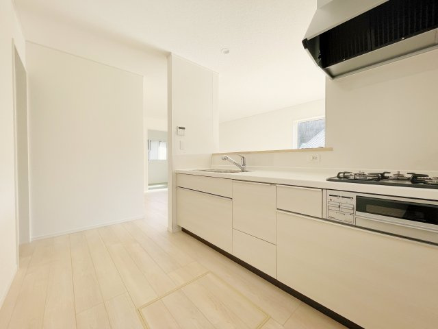 新築戸建・新築建売　白河市蛇石第1　第三小・中央中のキッチン|対面式カウンターキッチンは配膳や片付けが楽々♪リビングのご家族と会話しながら調理や片付けもできます！