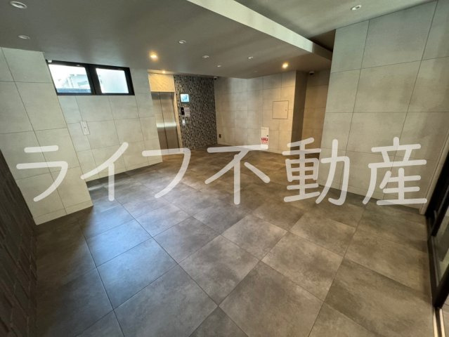 プレサンス新深江ディレットのエントランス|毎日通るエントランスはこのようになっています