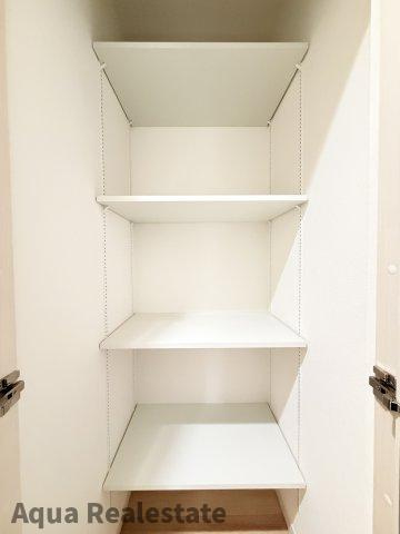 高松市木太町の新築一戸建の収納|1F廊下の収納スペースです