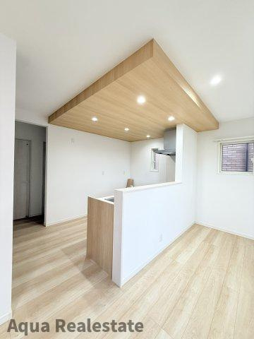 高松市木太町の新築一戸建のキッチン|折り下げ天井がおしゃれなキッチンです