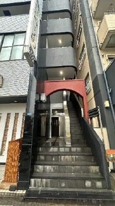 ファミーユ森下のエントランス