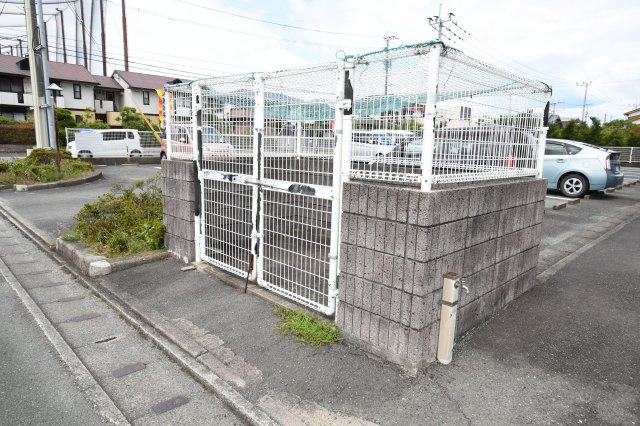 グランヴェルデの駐車場|駐車スペースもあります☆