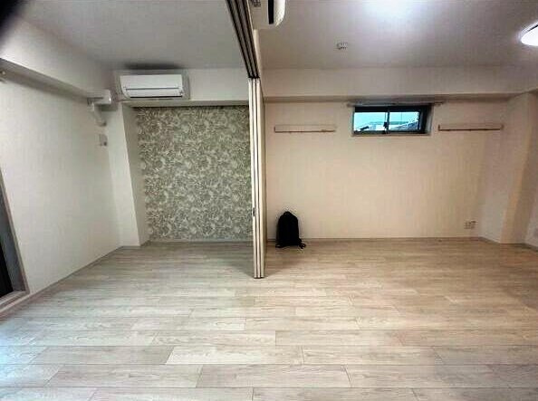 NISHINOMIYA・FRONTの居間・リビング