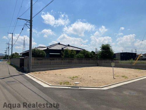 丸亀市津森町の新築一戸建の前面道路含む現地写真