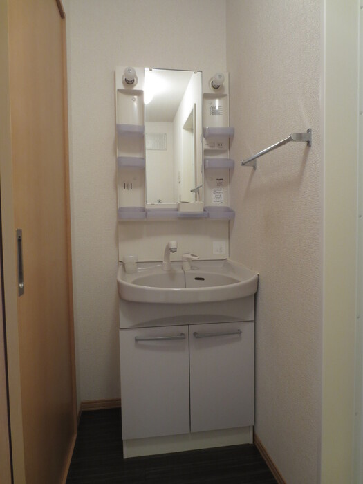 シャルマンわかば弐番館 B棟の洗面所|明るい洗面所です★