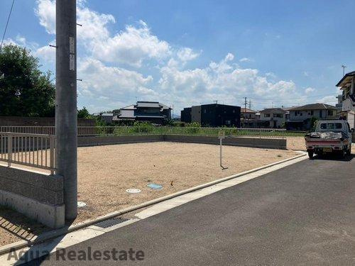 丸亀市津森町の新築一戸建の前面道路含む現地写真