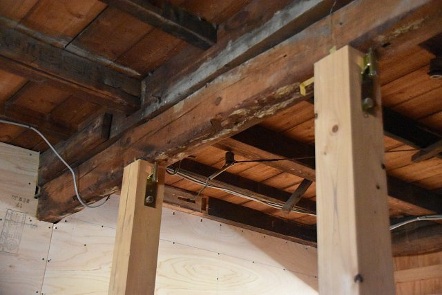 二条駅近く センスが光る空間であなたのお店をの内装|古材を支える新材