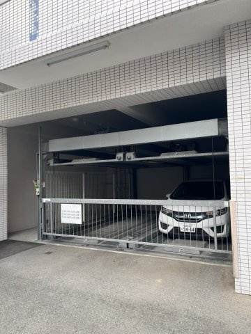 ローズモント・フレア舞鶴の駐車場