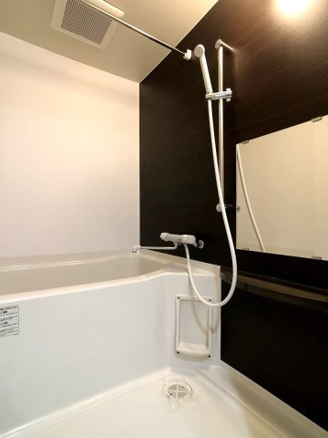 ロイヤルコンフォート渡辺通の浴室