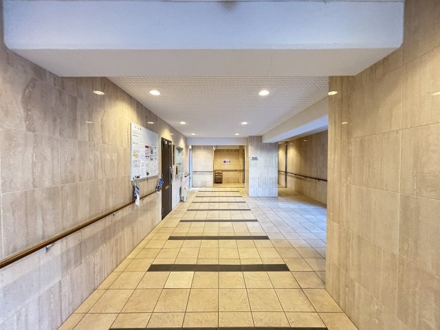 葛西ハイツのエントランス