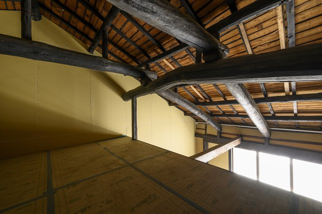 古都に凛と佇む、男前な事業用町家の内装