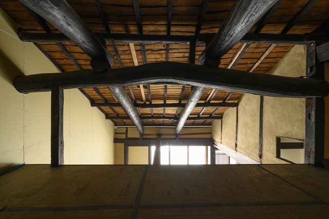 古都に凛と佇む、男前な事業用町家の内装|かっこよさに目を奪われます