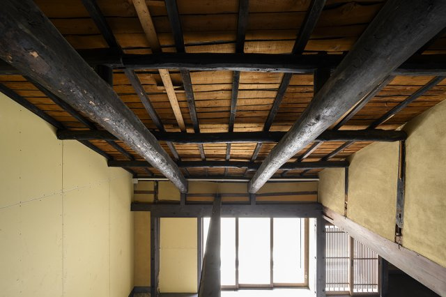 古都に凛と佇む、男前な事業用町家の内装