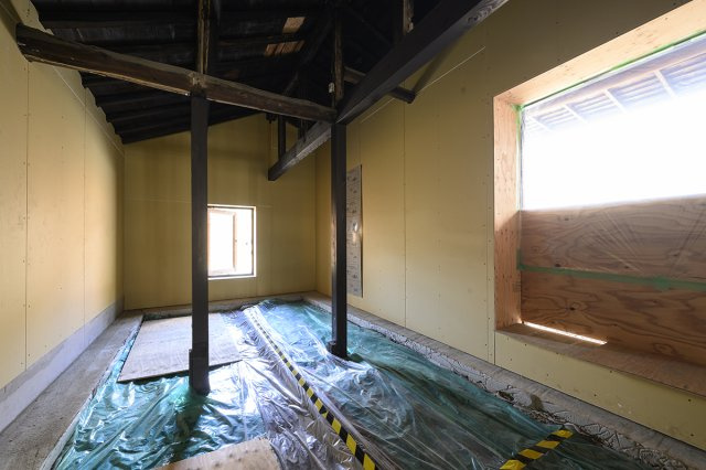 古都に凛と佇む、男前な事業用町家のキッチン