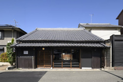 古都に凛と佇む、男前な事業用町家