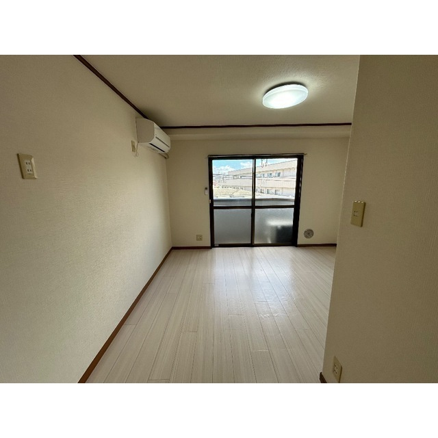 メゾンリリー　足立の居間・リビング