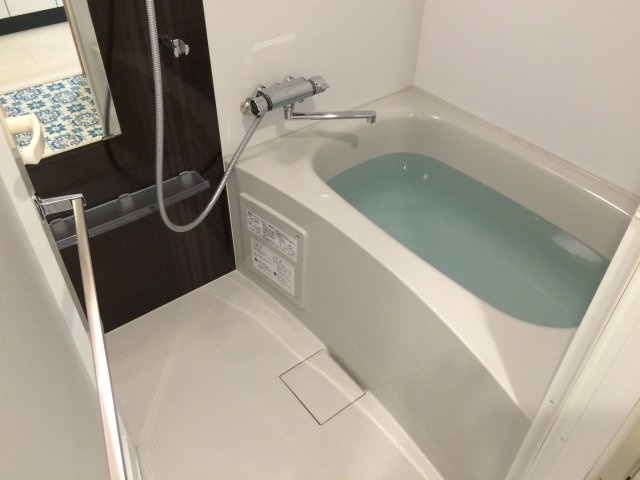 クレヴィスタ南千住の浴室
