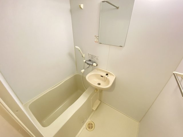 レオパレス森真の浴室|浴室乾燥機付き