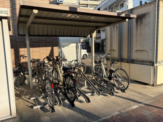 レオパレスジェム　マキノのその他|屋根付き駐輪場