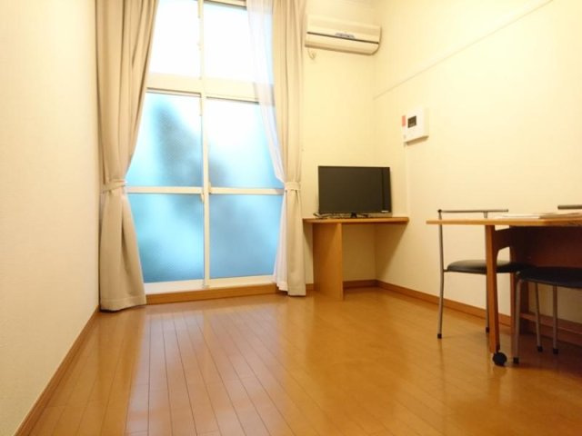 レオパレスバロンの居間・リビング