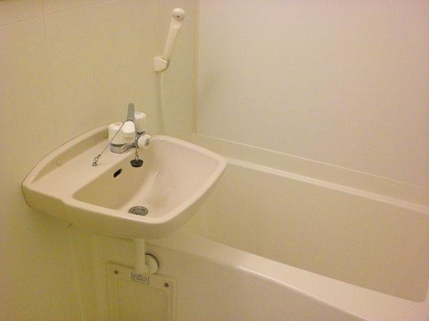 レオパレスアドミラブールワタルの浴室