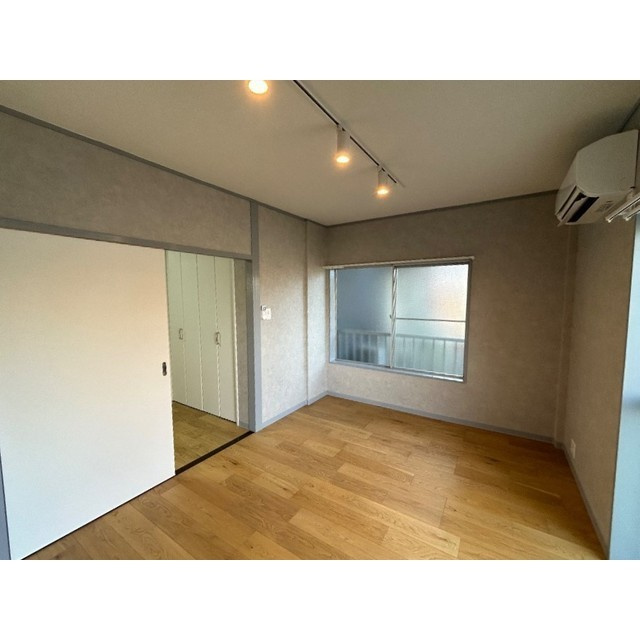 イワモトビル　ホワイトコーポラスの居間・リビング