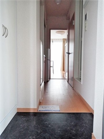 レオパレスクイントの玄関