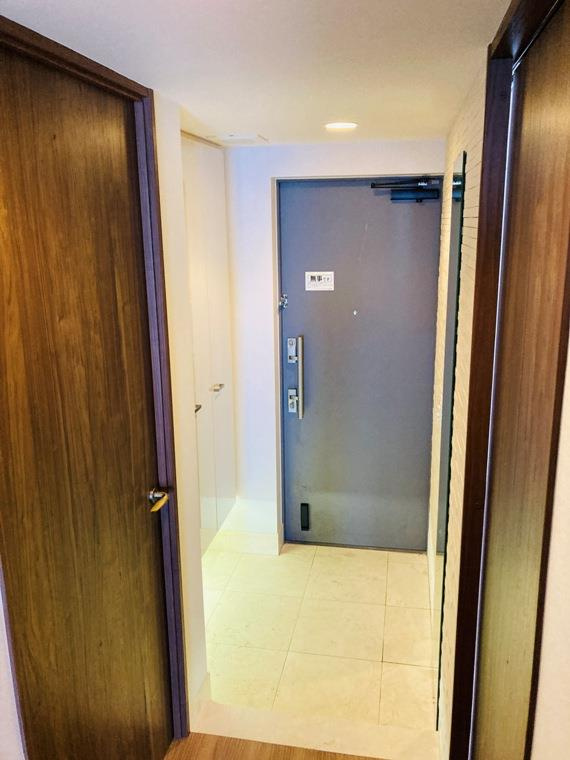 ザ・ファーストタワーの玄関