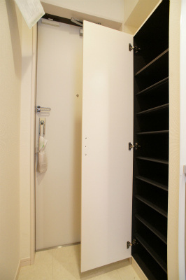 リブリ・Baraenの玄関