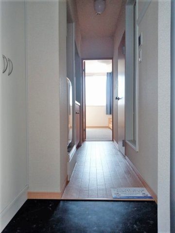 レオパレス青木橋の玄関