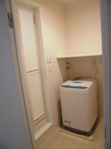 レオネクストオールリバーのその他|広い脱衣所　収納棚完備