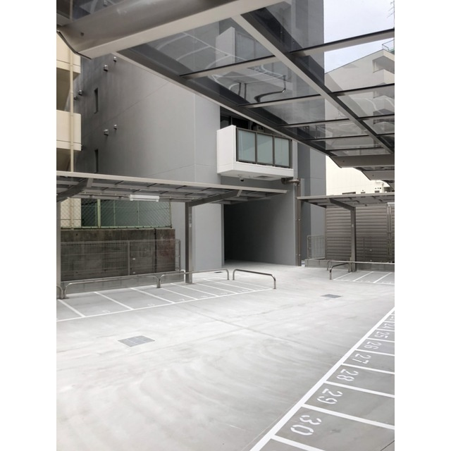 BROAD 新うめきたRESIDENCEの駐車場