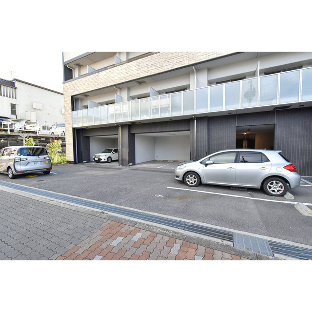 アドバンス新大阪ウエストゲートの駐車場