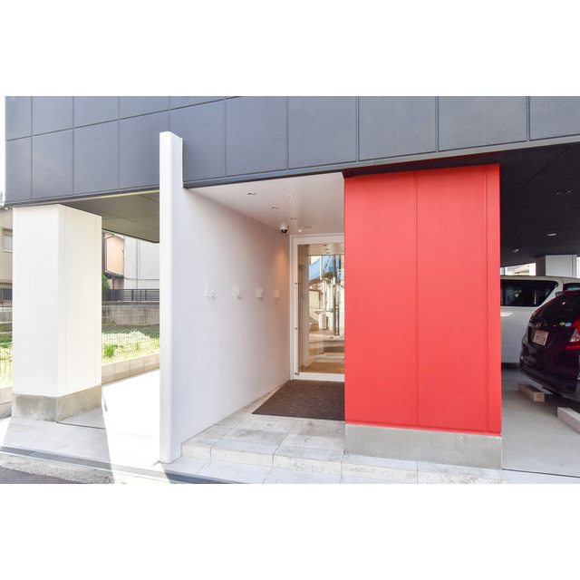 アウラ新大阪のエントランス