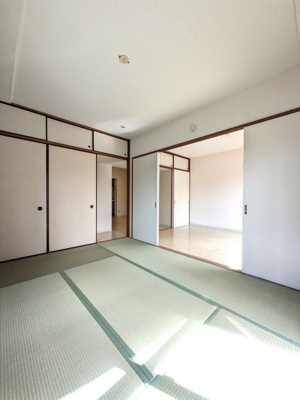 南西向きの和室６帖、収納付き☆