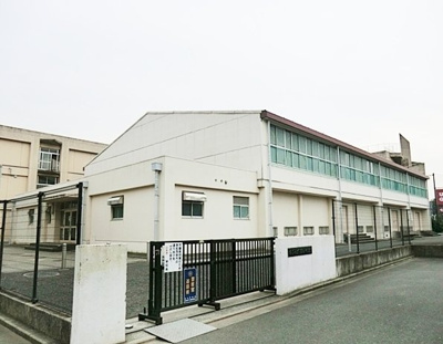 横浜市立下瀬谷中学校まで350m