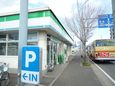 ファミリーマート下瀬谷二丁目店まで300m