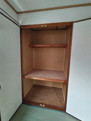 2階洋室10帖の収納