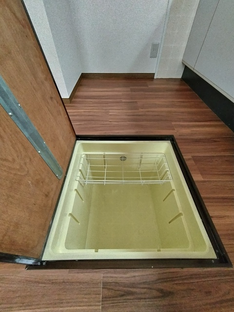 ★食品等の保管に便利な床下収納★