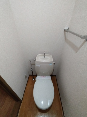 ★落ち着ける独立したトイレスペース★