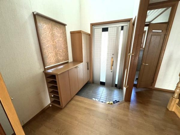 学園木花台南・中古戸建の玄関