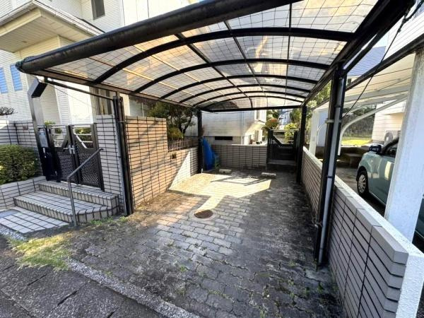 学園木花台南・中古戸建の駐車場