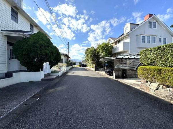 学園木花台南・中古戸建の前面道路含む現地写真
